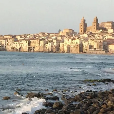 Aurora House Апартаменти Чефалу