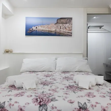 Aurora House Апартаменти