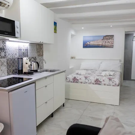 Aurora House Апартаменти *