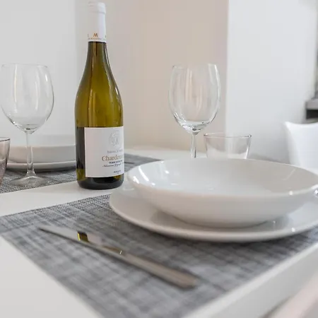 Aurora House Apartmán *