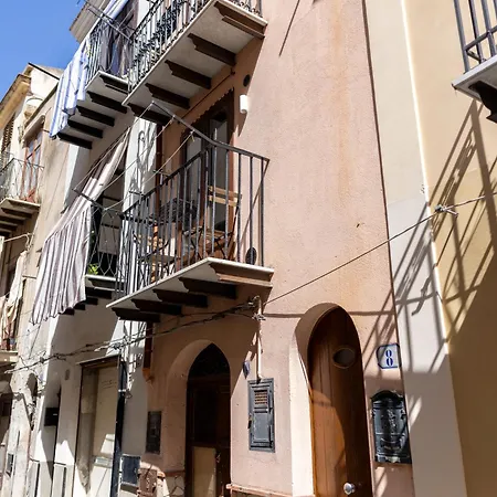 Aurora House 公寓 *